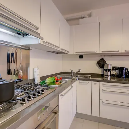 Lenni Swimming Pool And - Happy Leggiuno