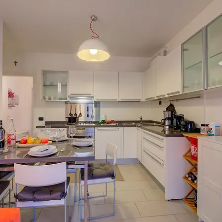 Lenni Swimming Pool And - Happy *