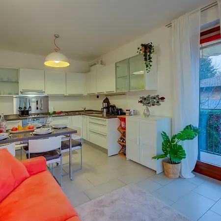 公寓 Lenni Swimming Pool And - Happy