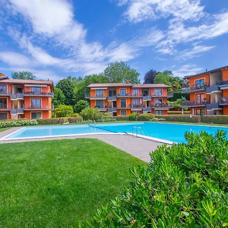 公寓 Lenni Swimming Pool And - Happy